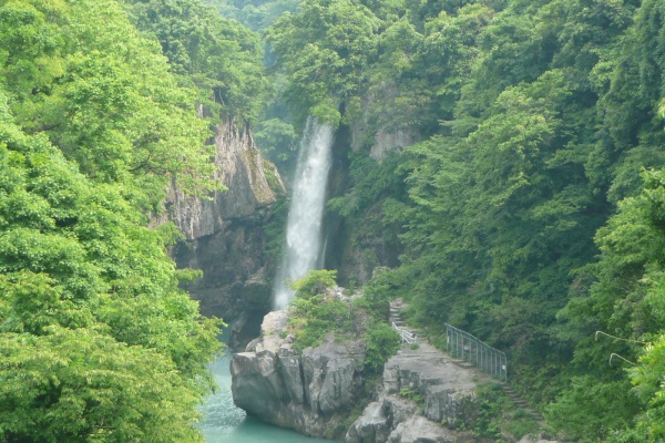 手取峡谷・綿ヶ滝