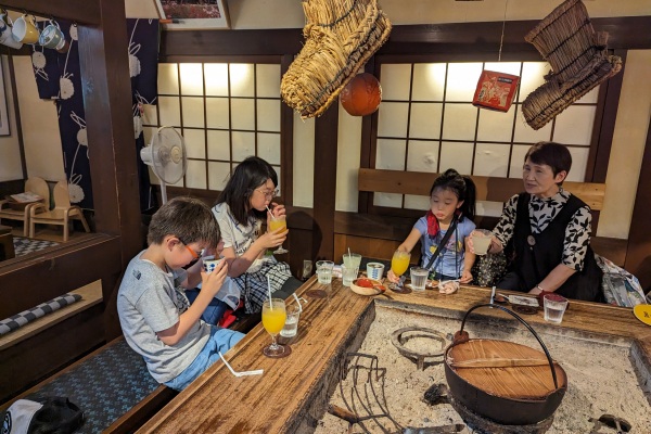 荻町合掌造り集落散策 カフェタイム、お土産タイム