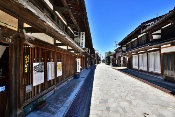 重要伝統的建造物群保存地区 金屋町「千本格子の家並み」