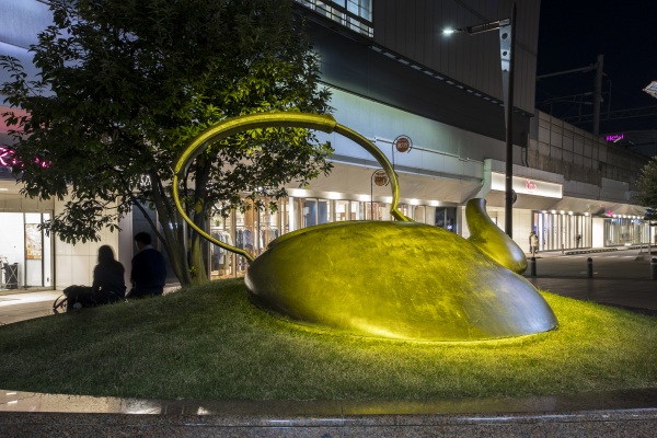 やかん体、転倒する。