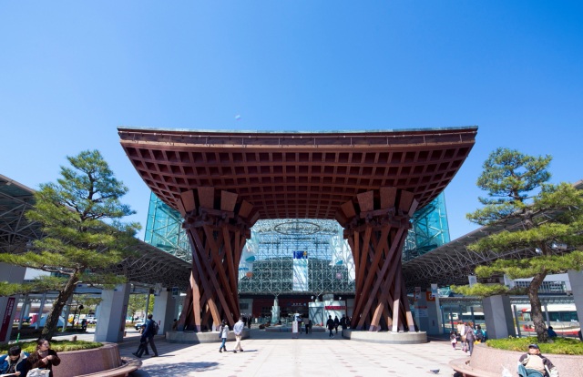 金沢駅・鼓門2
