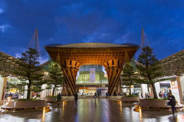 金沢駅・鼓門4