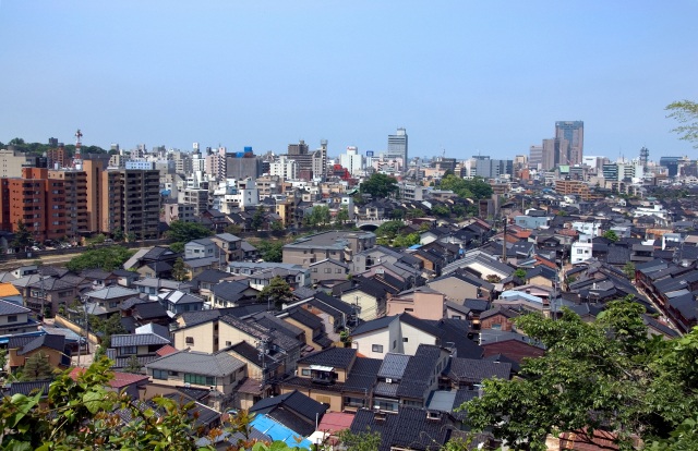 卯辰山（宝泉寺より金沢市街を一望）2