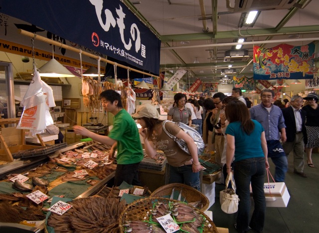 金沢港いきいき魚市1