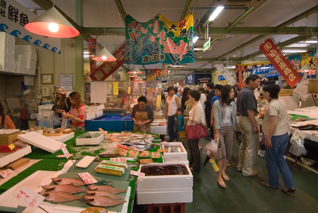 金沢港いきいき魚市2