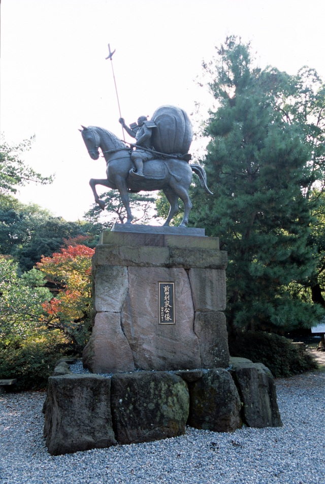 尾山神社・前田利家公像1