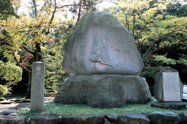 尾山神社・お松の方之像1