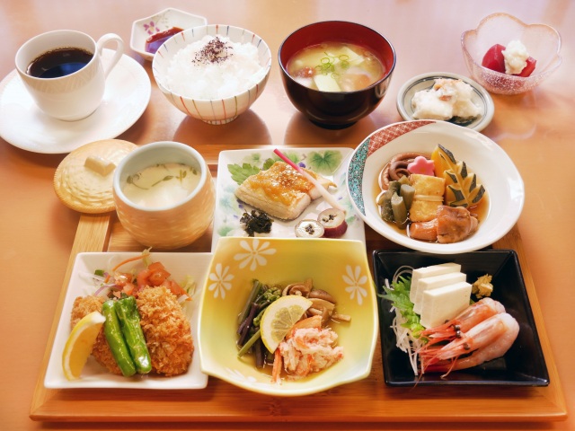 昼食（イメージ）