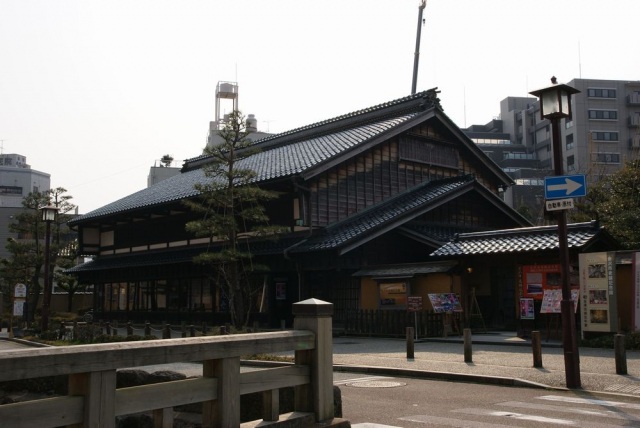 昔の薬の観光は老舗記念館へどうぞ
