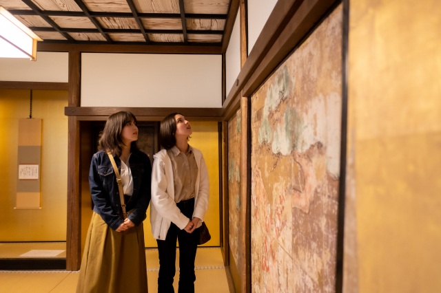 加賀藩との結びつきが深い古刹の院内を解説付きで拝観