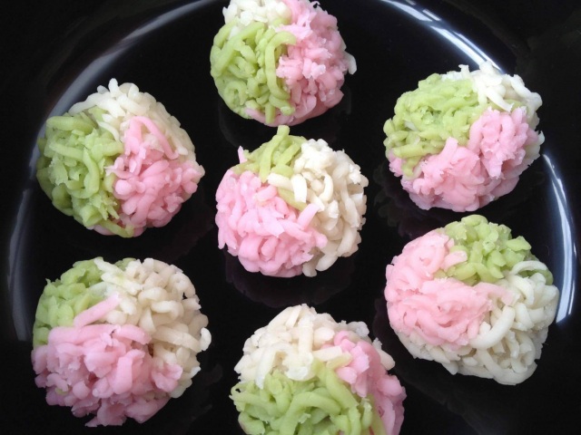 老舗菓子店の上生菓子とお干菓子