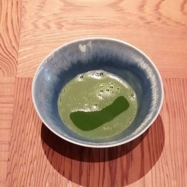 月が映るように