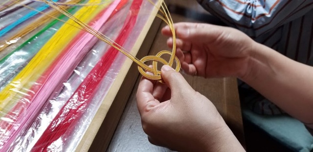 お好きな色の水引を選び組み合わせて、あなた好みの逸品が作れます。