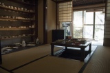 家屋内にて作品の展示および販売を行っています。