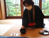 お抹茶体験の様子