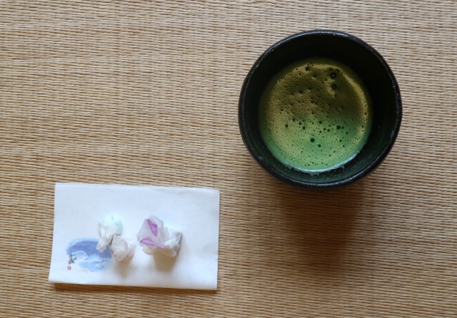 お抹茶とお菓子