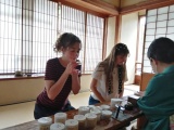 様々な香りを聞きます。