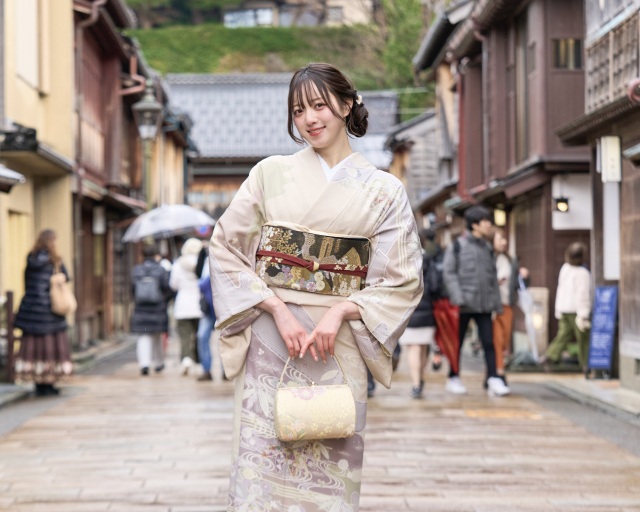 着物で食べ歩きや散策で特別な休日に！※写真はイメージです。別プランやオプションが含めれたお写真になります。
