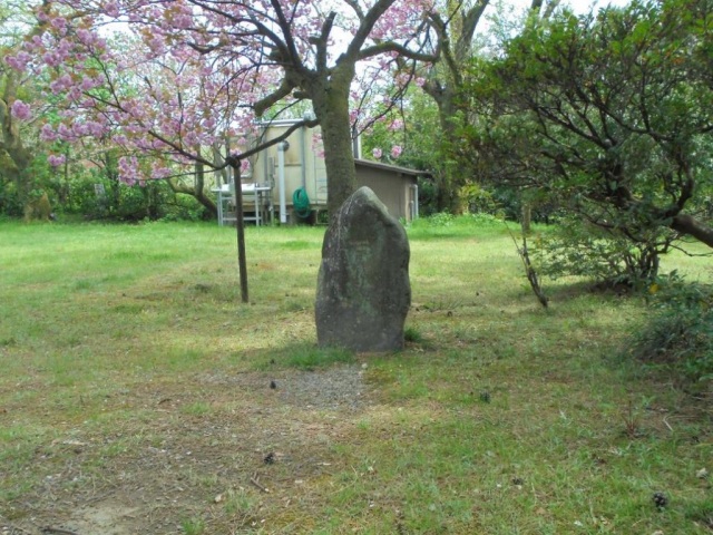 お百度石