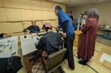 1300℃で溶かす職人の作業は圧巻