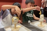 「まるごと金箔体験」体験中