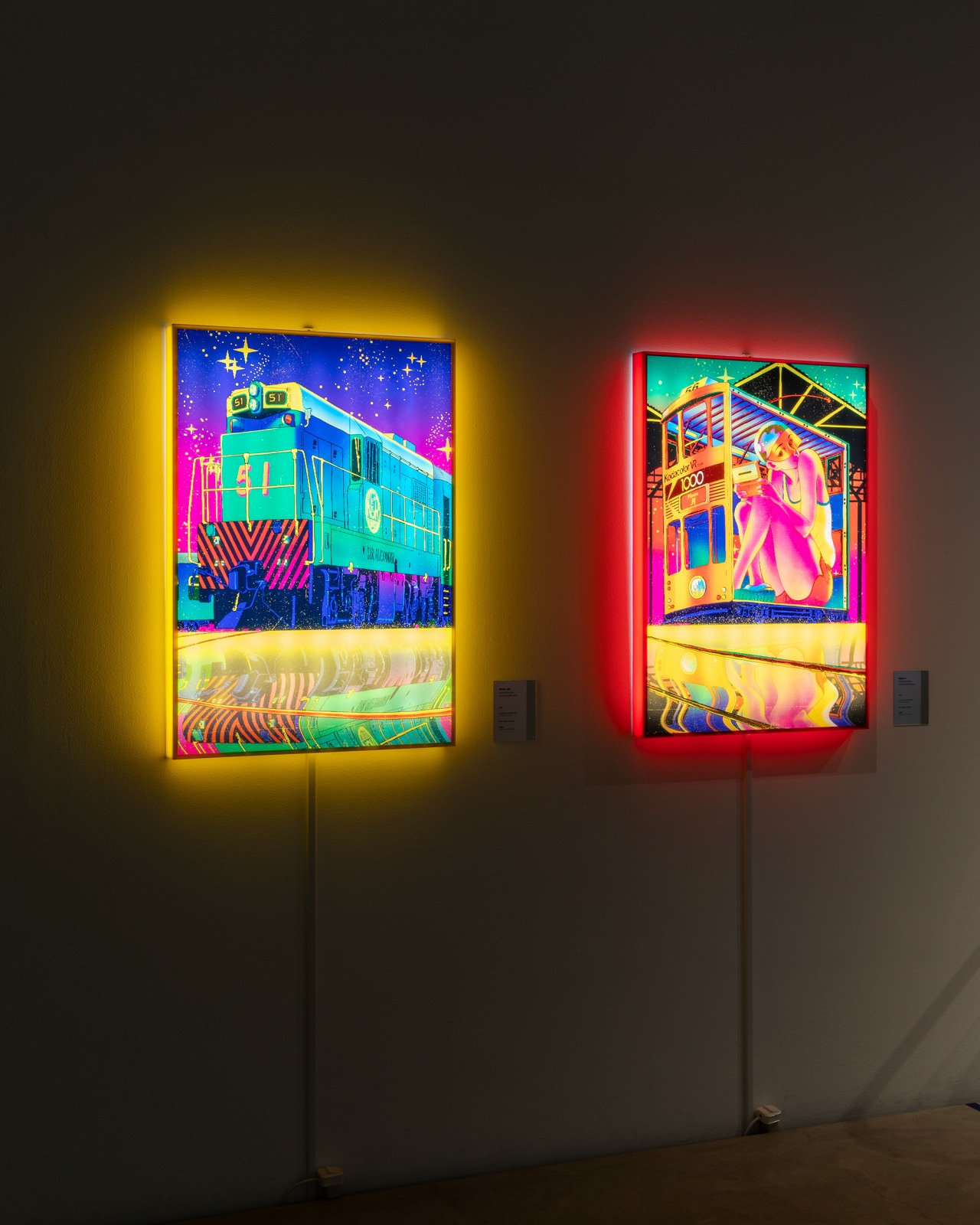 江康泉《太陽》《月》2025　© Kongkee　「江康泉　電気心音」展示風景、金沢21世紀美術館、2025年 photo: Kohei Omachi(W)