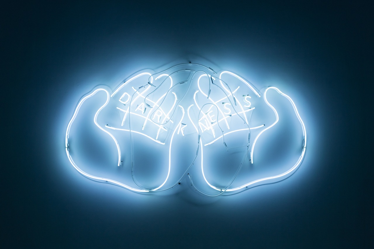 江康泉《暗闇》2025　© Kongkee　「江康泉　電気心音」展示風景、金沢21世紀美術館、2025年 photo: Kohei Omachi(W)