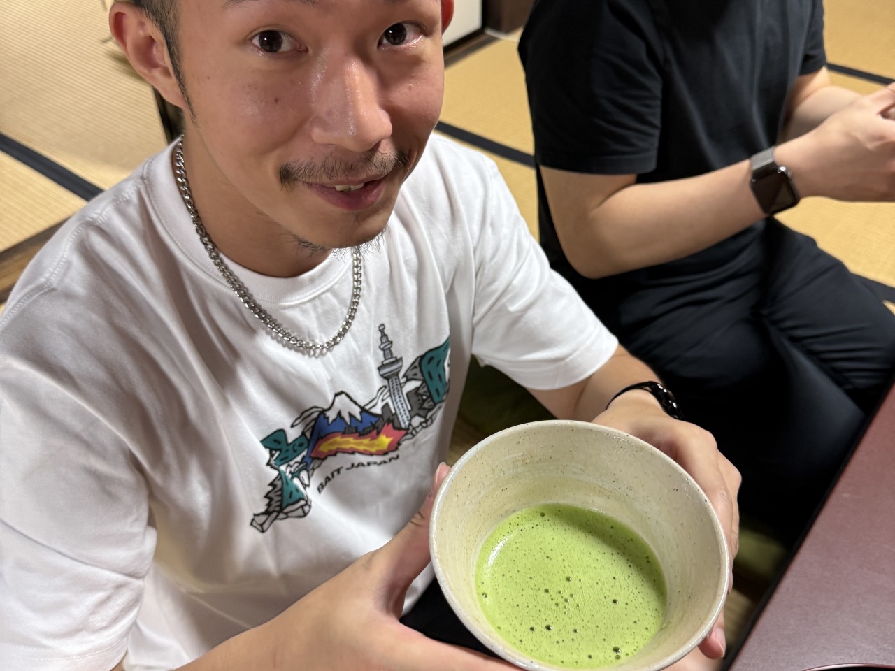 それぞれが自分で抹茶を点てます