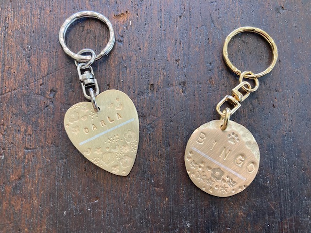 丸型の曲線のみ+100円頂きます。ピック型や三角等他の形もございますが在庫はその日により変わります。