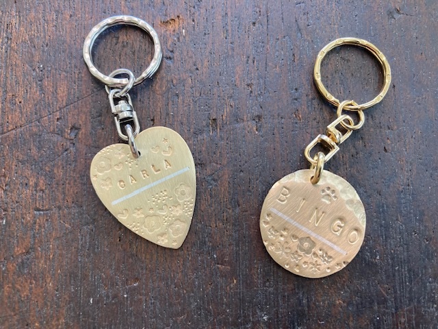 丸型の曲線のみ+100円頂きます。ピック型や三角等他の形もございますが在庫はその日により変わります。