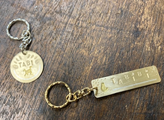 金槌を打つことが怖い方は初心者向けの小さい刻印を揃えています。（お客様制作写真）