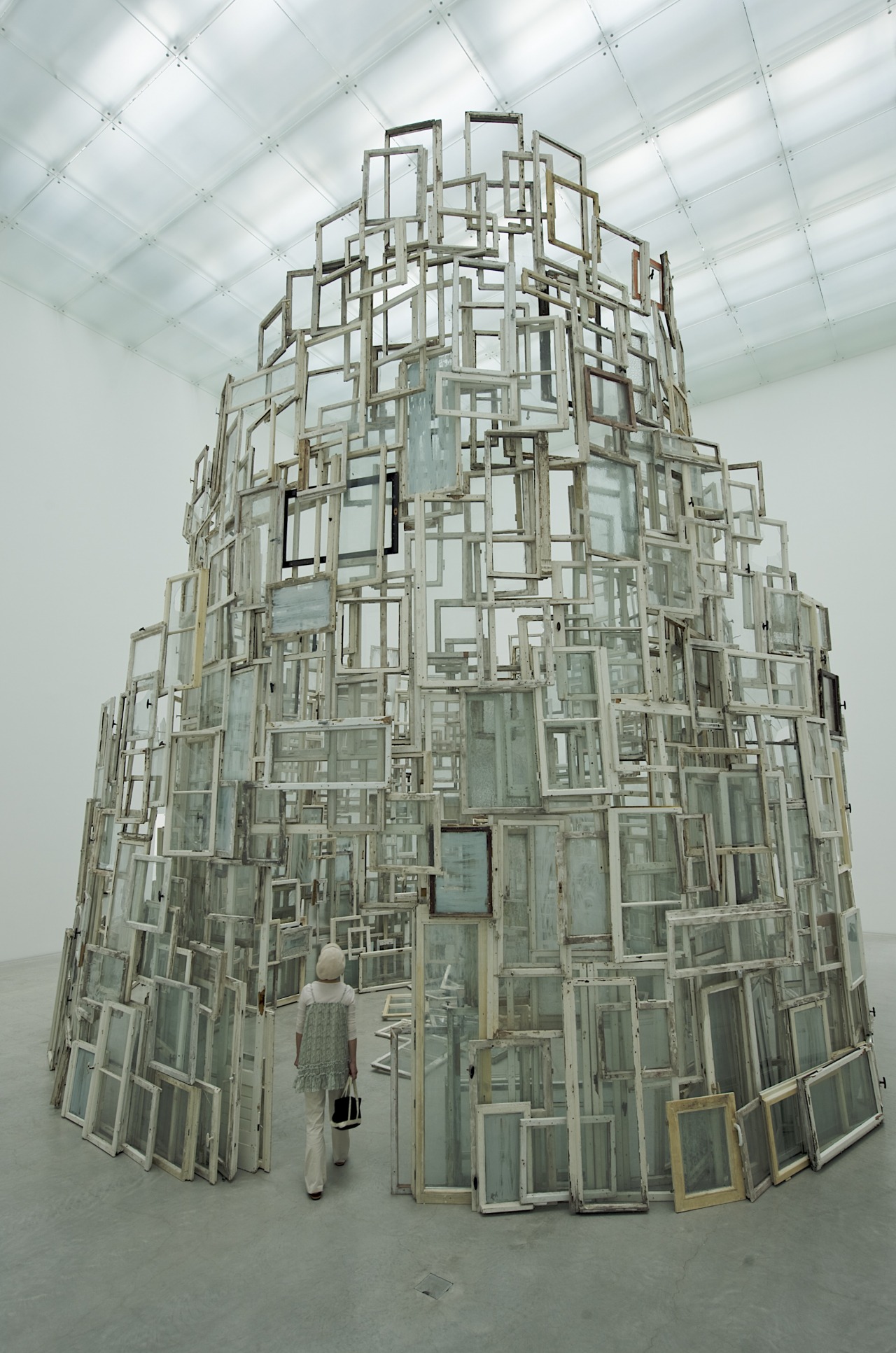 塩田千春《記憶の部屋》2009 © SHIOTA Chiharu photo: Sunhi MANG