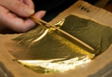 縁付金箔は400年の歴史を誇る伝統技法で作られます。