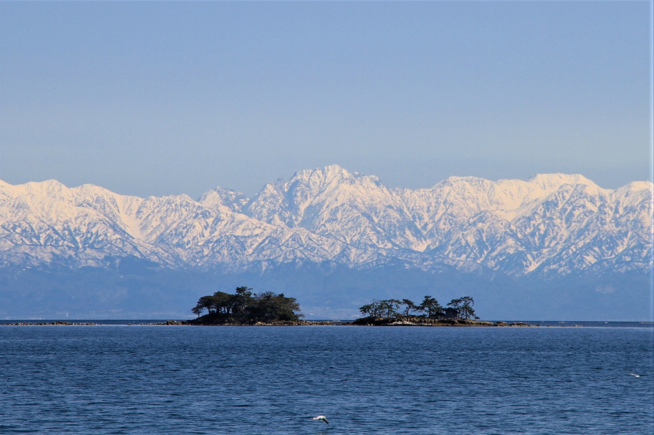 氷見市から望む、海越しの立山連峰(フリータイム)