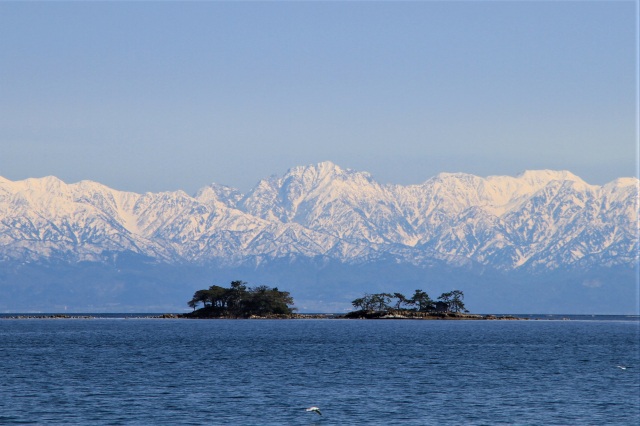 氷見市から望む、海越しの立山連峰(フリータイム)