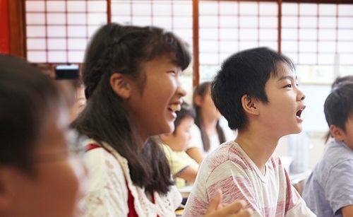 ふれて学ぶ、みて学ぶ、学生様向け体験学習。