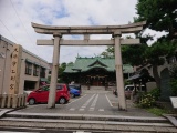 前景　右手前に鏡花の句碑