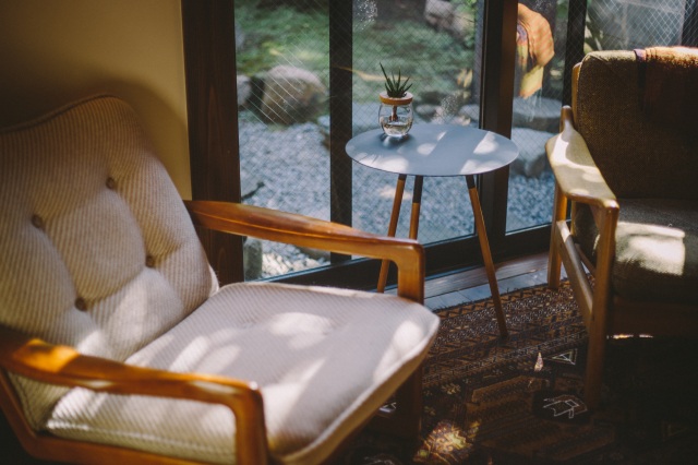 時間をかけて淹れたドリップコーヒーを片手に旅話に花が咲きます