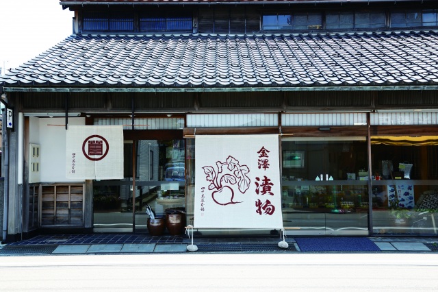 金沢の伝統的な町屋の姿をとどめる本店（外観）