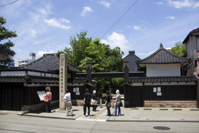 忍者寺として有名な妙立寺