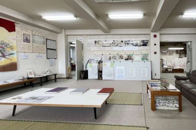 館内には、加賀友禅の工程や歴史資料などの展示もございます。