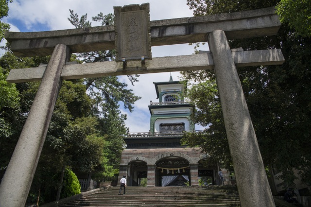 明治8年建築の神門