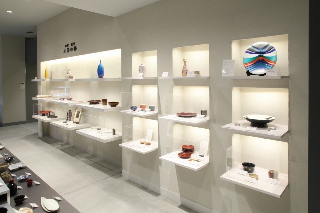 「黒門小路」工芸品はお土産から作家ものまで