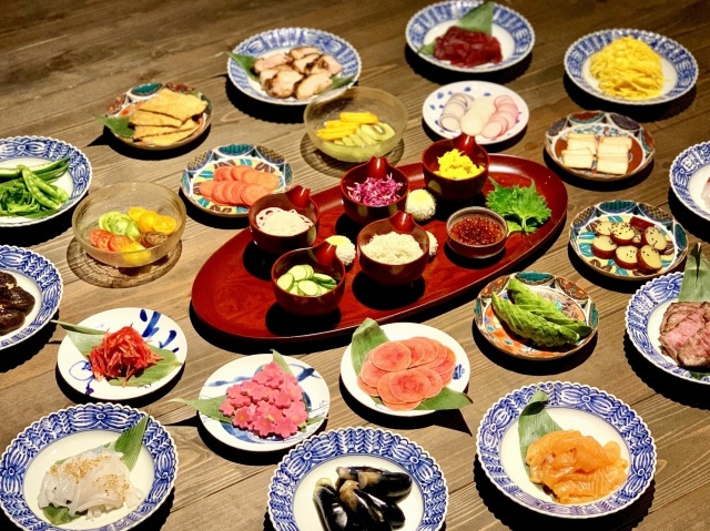 好きな食材を自分好みに選んで手毬寿司作り