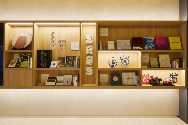 金沢の伝統や食文化の書物を揃えたライブラリー
