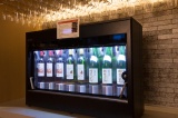 ウェルカムドリンクとして日本酒とワインをご用意しております。