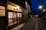 宿外観　夜景