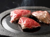 【能登牛石焼ステーキ】贅沢に能登牛を堪能。 追加のお料理で宿泊当日も承れます