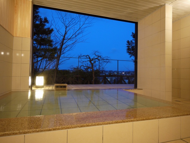 展望浴場（大きな窓で露天気分）