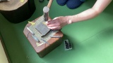 刻印体験は始めに練習をします。その方の力に合わせた刻印を用意しています。